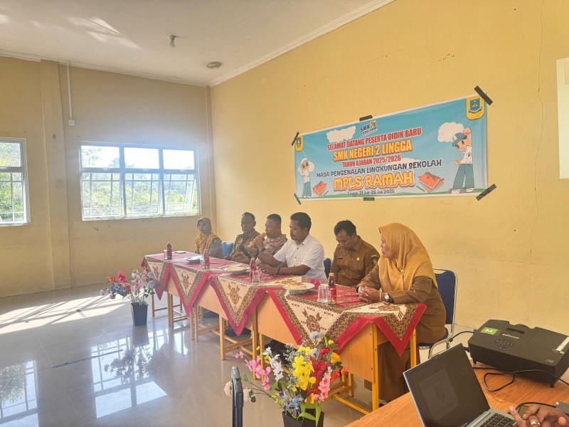 Polsek Daik Lingga Berikan Pembekalan Bahaya Narkoba dalam Kegiatan MOS di SMK Negeri 2 Lingga.