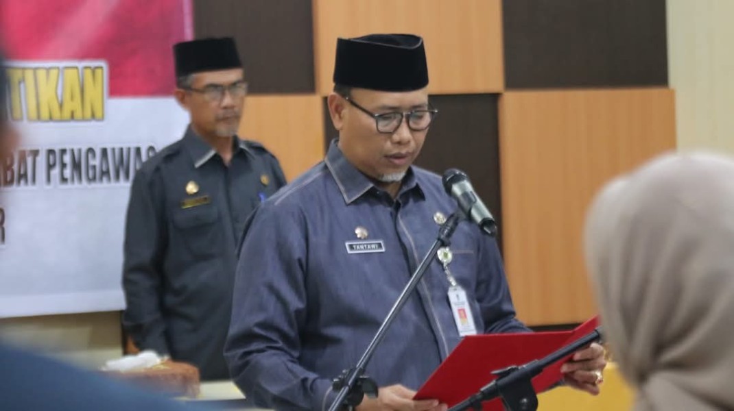 Bupati Inhil Lantik Tujuh Pejabat Baru, Dorong Semangat Baru di Tengah Tahun 2025