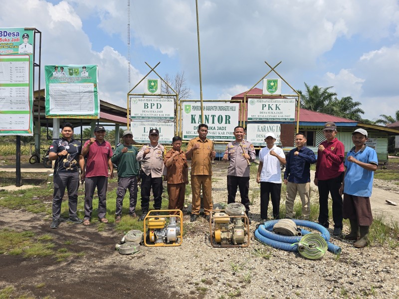 Polsek Kuala Cenaku Cek Sarpras Karhutla dan Tanam Pohon di Desa Sukajadi
