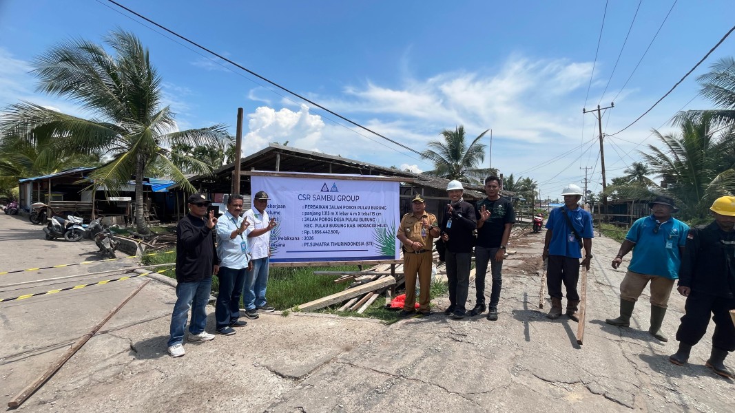 PT. RSUP Bangun Jalan Poros Desa Pulau Burung Realisasi Program CSR