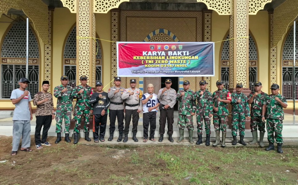 Kodim 0314/Inhil Gelar Karya Bhakti TNI Zero Waste, Bersihkan Masjid Taimul Huda