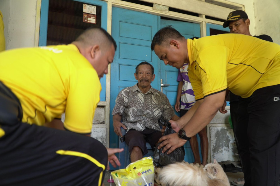 Kapolres Rokan Hulu Berikan Bantuan Sosial dan Cooling System dalam Rangka HUT Humas Polri ke-73