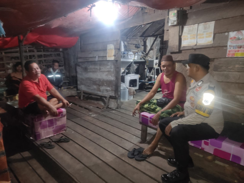 Polsek Tempuling Gelar Patroli Sambang Malam Hari: Upaya Jaga Kamtibmas