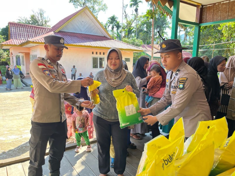 Polsek Daik Lingga Hadirkan Pangan Murah di Desa Mentuda, Wujud Nyata Polri Jaga Stabilitas Harga Pangan.