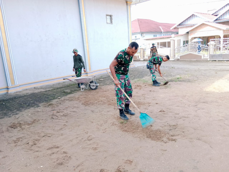 Satgas TMMD ke -116 Kodim 0314/Inhil Giat Bersihkan Masjid Jami Al - Istiqomah