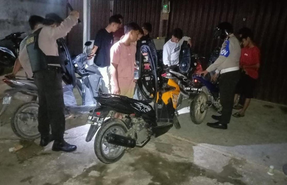 Polsek Tempuling Gencarkan Patroli Malam untuk Wujudkan Pilkada Serentak 2024 yang Aman dan Kondusif