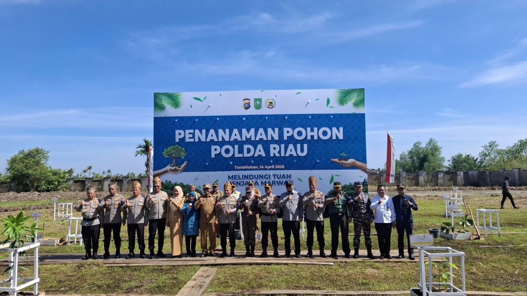 Kasdim Inhil Bersama Forkopimda Tanam Pohon Serentak di Tengah Kunjungan Kapolda Riau