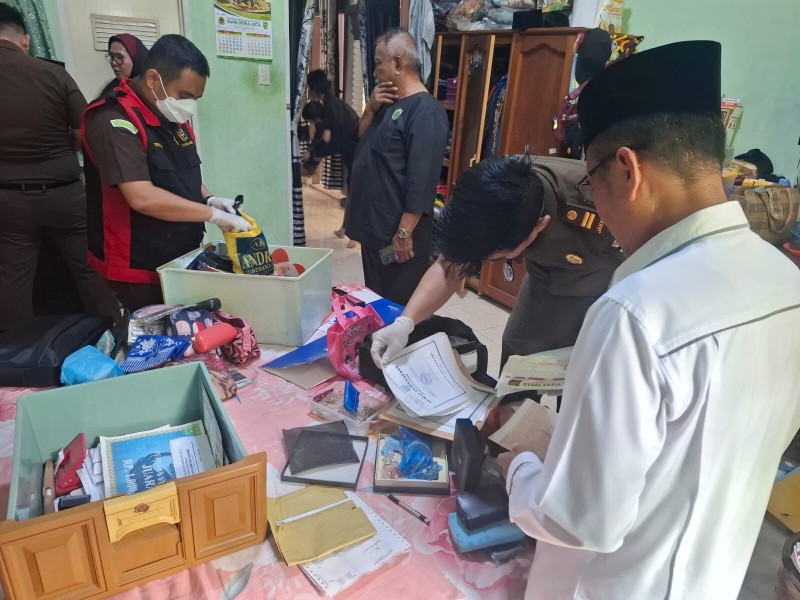 Rumah Dirut BPR Indra Arta Digeledah Penyidik Pidsus Kejari Inhu