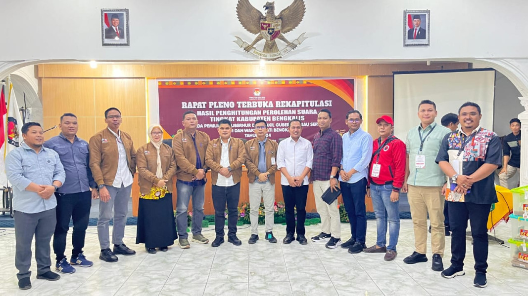 Ketua Koalisi Kbs Bersatu Di Saat Pleno Selesai Berterimakasih Kepada Seluruh Pihak Atas Kemenangan Paslon Kasmarni - Bagus Santosa