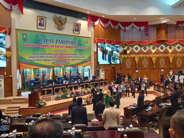 Dihadiri Gubernur Terpilih, Siti Aisyah dan Raja Jaya Dinata Dilantik Jadi Anggota DPRD Riau