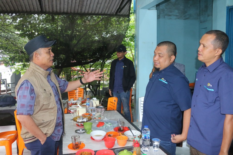Bupati Herman Bersama Manager PLN Up3 Rengat Bahas Uji Coba Layanan 24 Jam Di Sungai Guntung