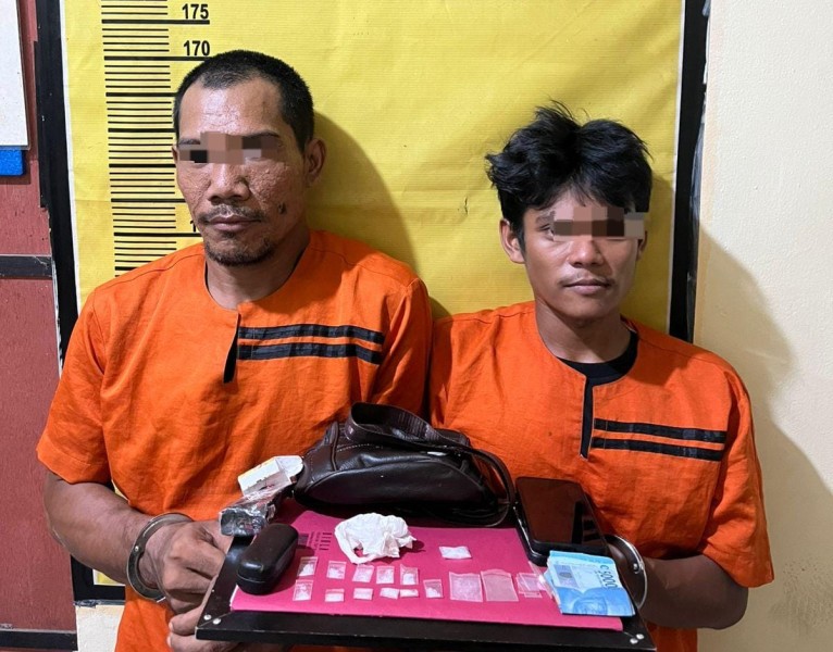 Bak Film Aksi, Polsek Rengat Barat Bekuk Dua Tersangka Penjahat Narkotika