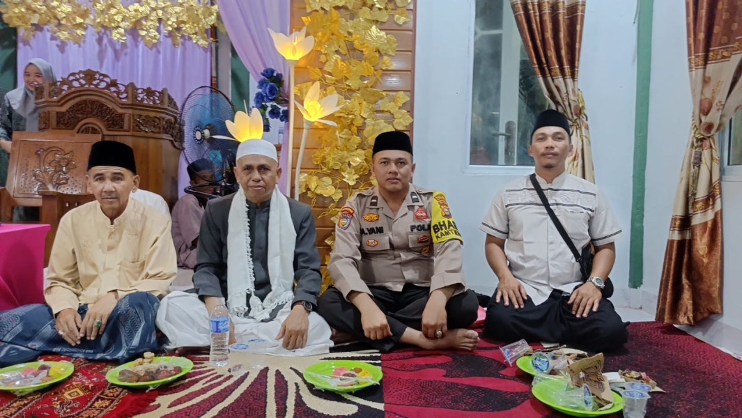Hadiri Isra Miraj 1445 H, Bhabinkamtibmas Sungai Bela Berikan Himbauan Kamtibmas