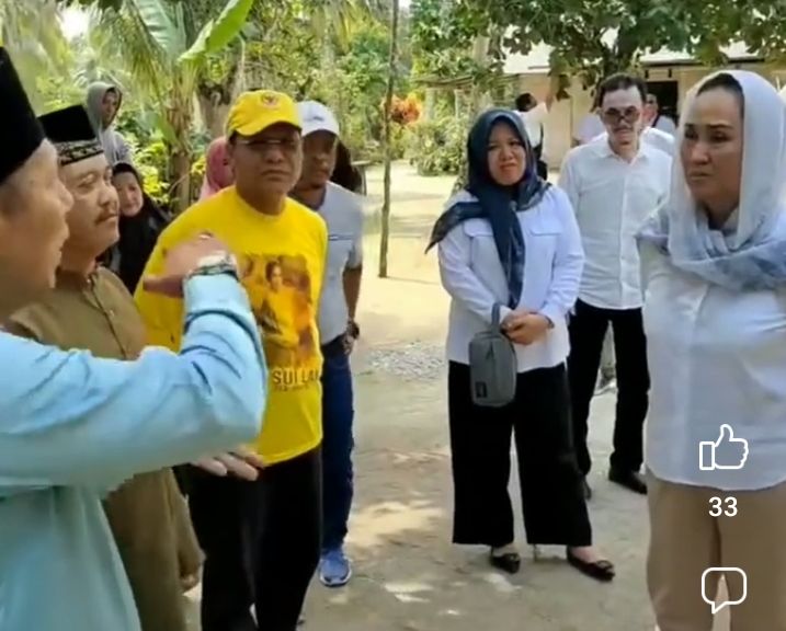 Lihat Rumah RT di Karimun Beratap Rumbia, Cen Sui Lan Sigap Berikan Bantuan