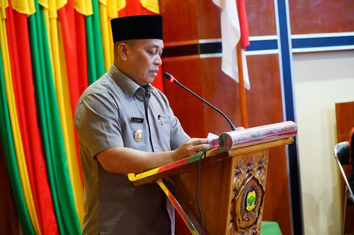 Bupati Dan Wakil Bupati Lingga Mengikuti Rapat Paripurna DPRD Kabupaten Lingga.