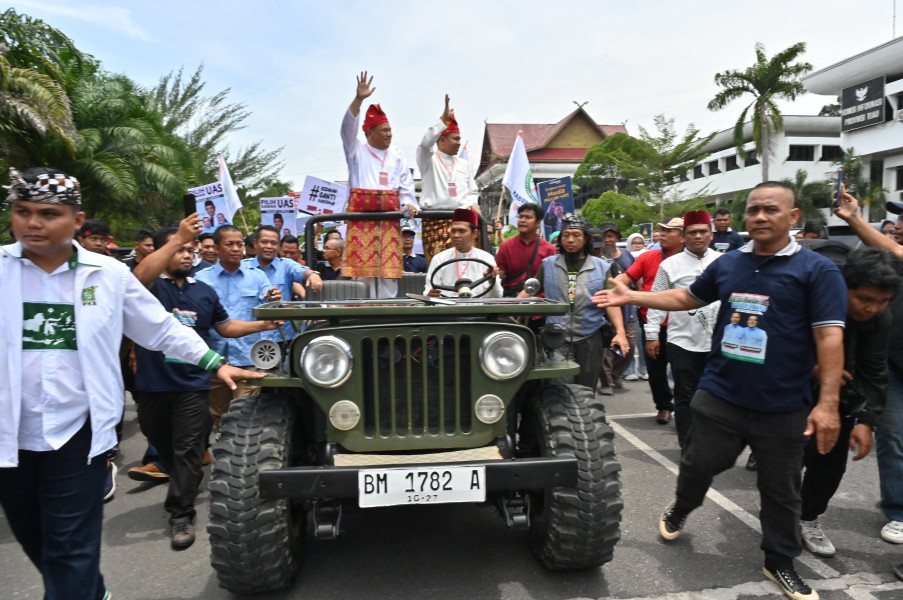 Beredar Photo UAS Momen Hantarkan Cagub Bermarwah ke KPU