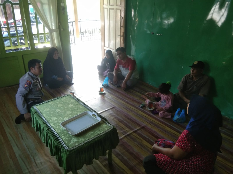 Sampaikan Pesan Kambtibmas, Bhabinkamtibmas Bripka Ardi Anansyah Door To Door Kerumah Warga Binaan
