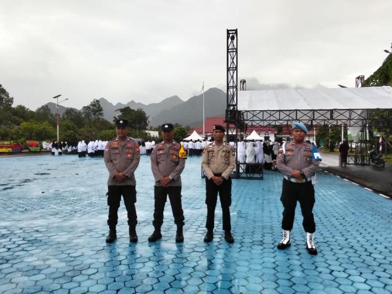 Polsek Daik Lingga Laksanakan Pengamanan Ketat Upacara Hari Santri Nasional 2025.