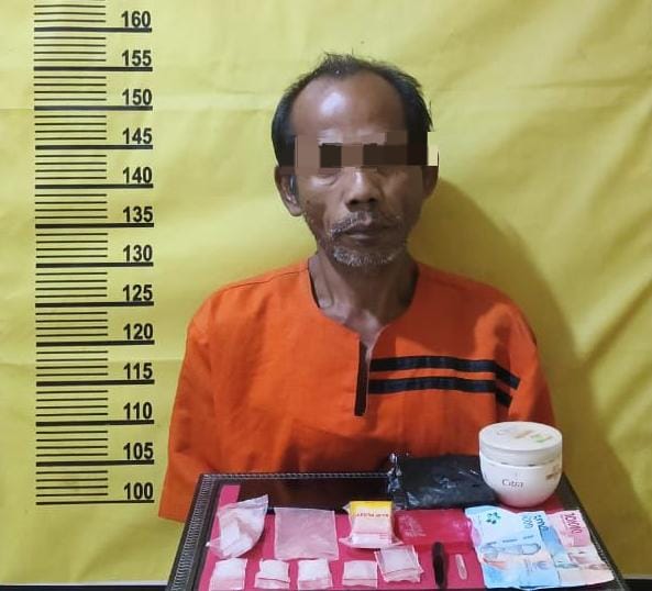 Simpan Sabu dalam Tanah, Pria Setengah Abad Lebih Diborgol Polsek Rengat Barat