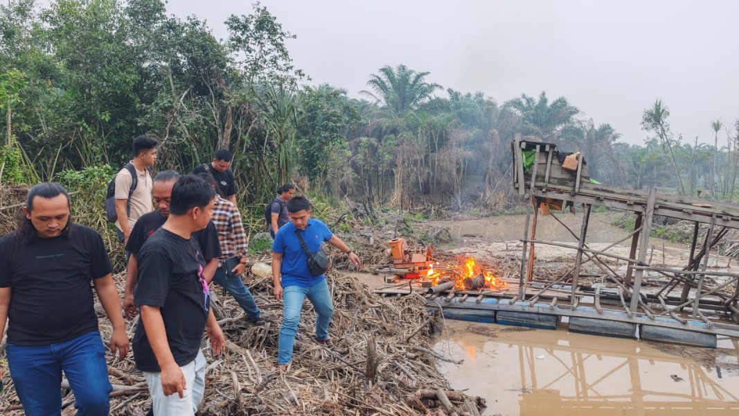 Polres Inhu Musnahkan 5 Ponton PETl di Rakit Kulim