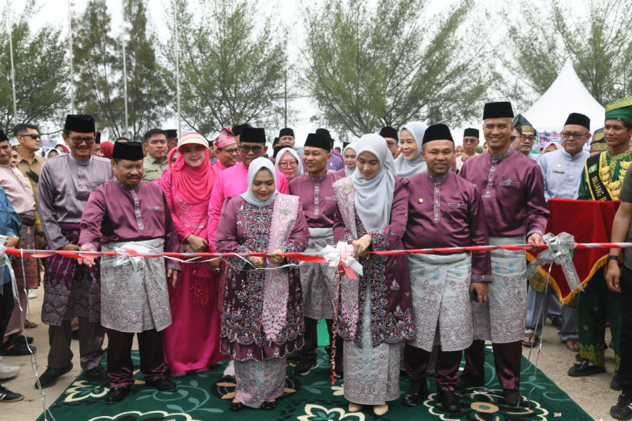 Bupati Kasmarni Resmi Buka Bazar MTQ ke-43 Riau, Berbagai Produk UMKM Siap Pamer Pesona