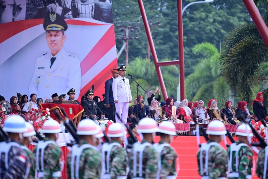Wabup Bagus Santoso Irup, Penurunan Bendera HUT Ke-80 RI di Bengkalis Berlangsung Khidmat