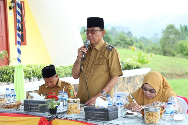 Bupati HM Wardan Serahkan NIKD dan NIPD Desa se-Kecamatan Kemuning