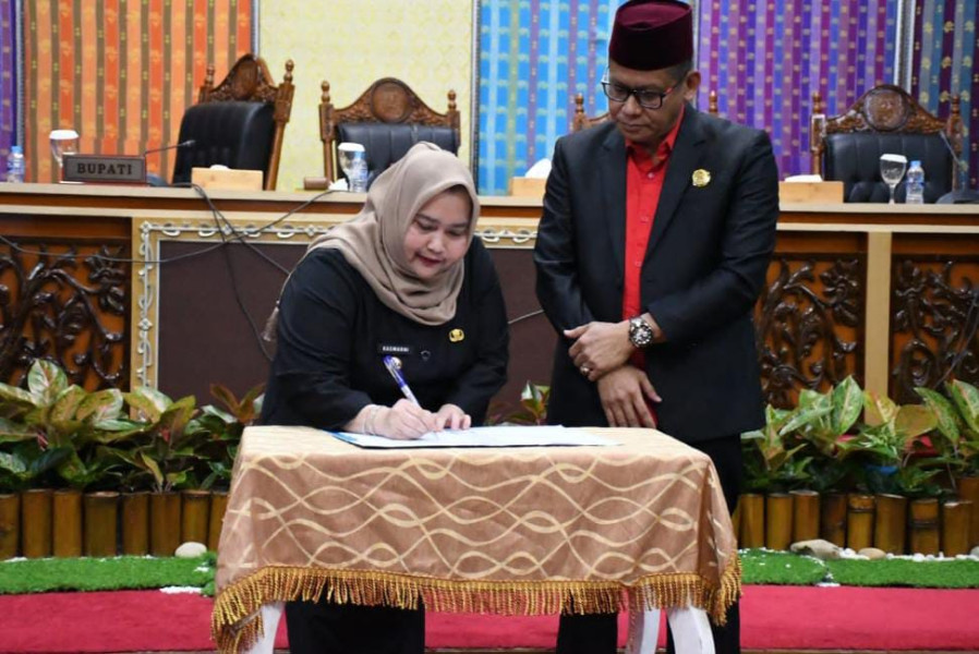 Perda Pertanggungjawaban Pelaksanaan APBD Tahun 2023 di Sahkan, Bupati Bengkalis Puji Kinerja Dewan