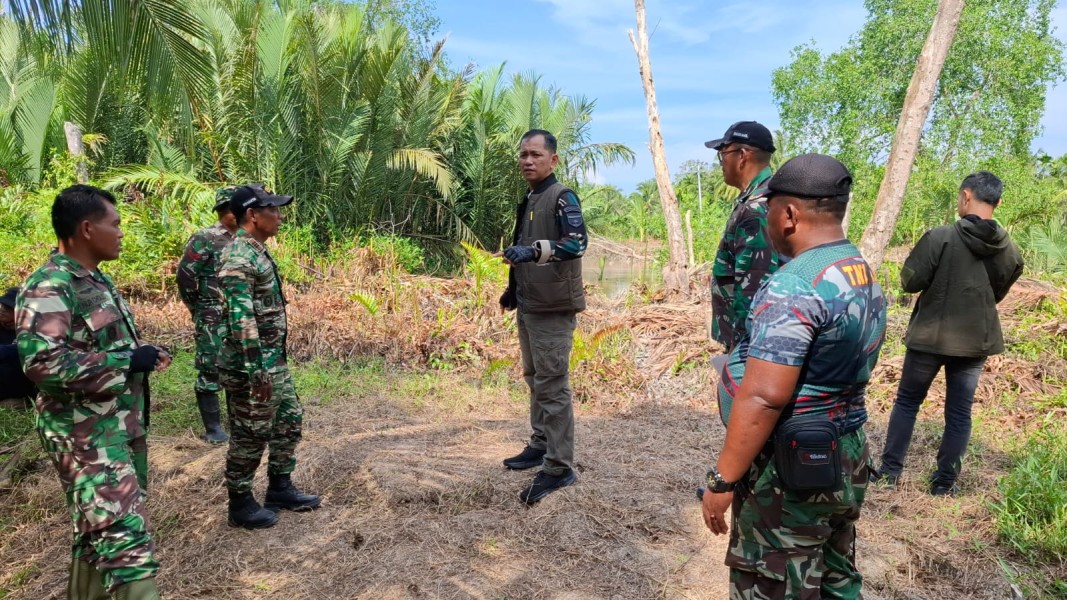 Dandim 0314/Inhil Tinjau Pembangunan Jembatan Garuda Penghubung Sungai Piring–Sialang Jaya