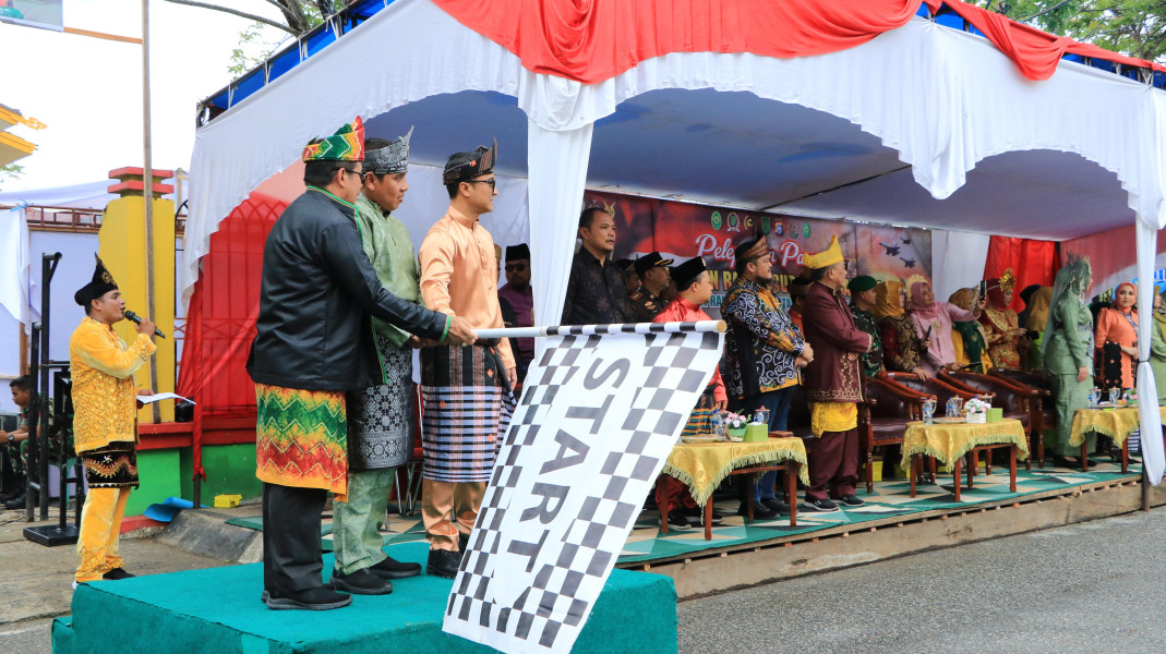 Meriahkan HUT TNI ke-79, Kodim Inhil Gelar Pawai Pesta Pekan Ragam Budaya Nusantara