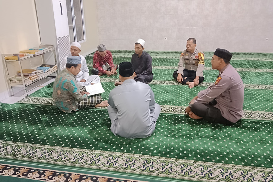 Sholat Subuh Harmoni dan Cooling System Polsek Pangkalan Lesung