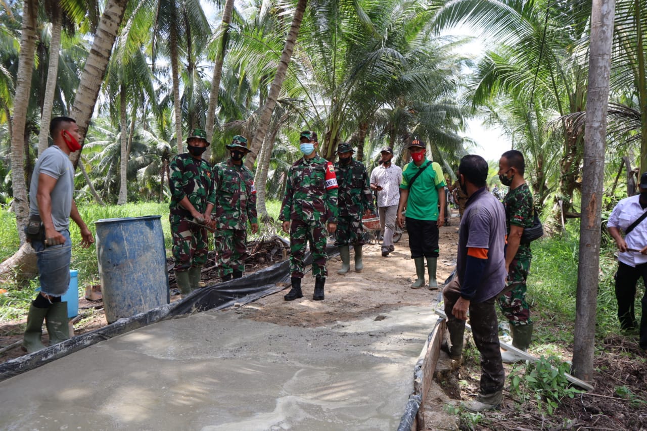 Dandim 0314/Inhil Tinjau Pembangunan Jalan Penghubung Antar Desa di Kecamatan Pelangiran