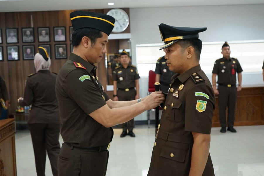 Kejari Pekanbaru Lantik Kasi Pidsus Baru