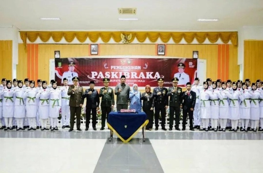 Bupati Ade Kukuhkan 30 Anggota Paskibraka Kabupaten Inhu Tahun 2025