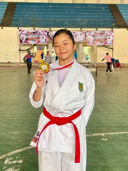 Novita Veronika Raih Medali Emas Karate di Seleksi O2SN Kabupaten Inhil 2025, Siap Tampil di Tingkat Provinsi