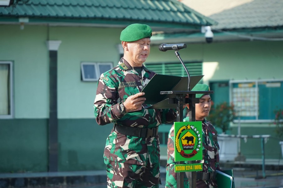 Kasdim 0314/Inhil Pimpin Upacara Bulanan, Tekankan Disiplin dan Kewaspadaan Prajurit
