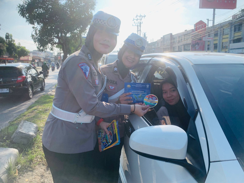 Satlantas Polresta Pekanbaru Gencar Sampaikan Tertib Lalu Lintas dan Pilkada Damai