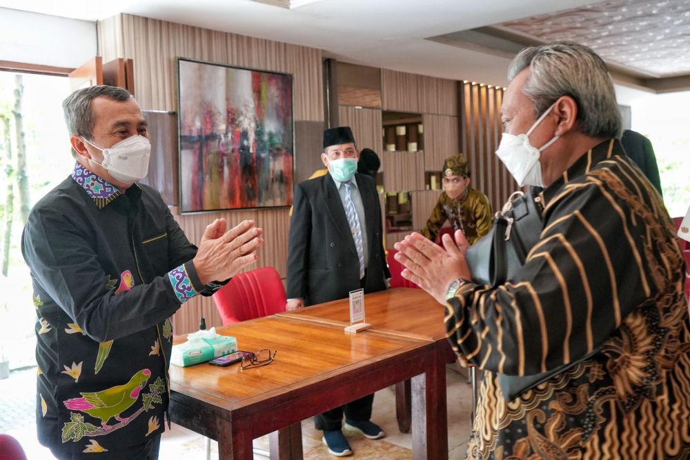 Gubri Syamsuar Silahturrahmi dengan Rektor Universitas Muhamadiyah Surakarta