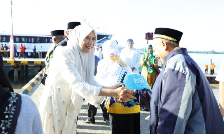 Wabup Inhil Lepas 173 Calon Jemaah Haji Kloter 11 Embarkasi BTH