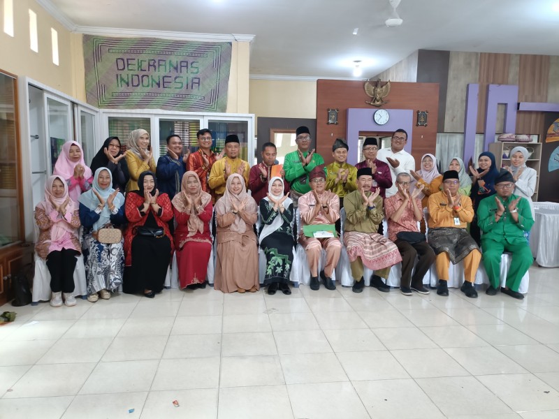 Ketua Dekranasda Inhil Hj. Katerina Susanti Pimpin Rapat Perdana dan Serahkan SK Pengurus Periode 2025-2030