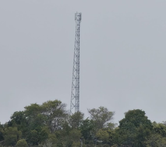 Warga Desa Posek Keluhkan Sinyal Telkomsel Kerap Hilang Saat Hujan.