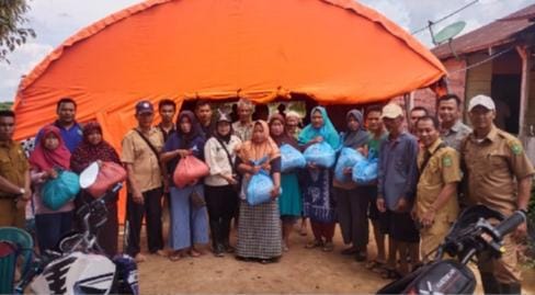 Camat Rengat Tinjau Warga Desa Rawa Bangun yang Mengungsi Akibat Banjir