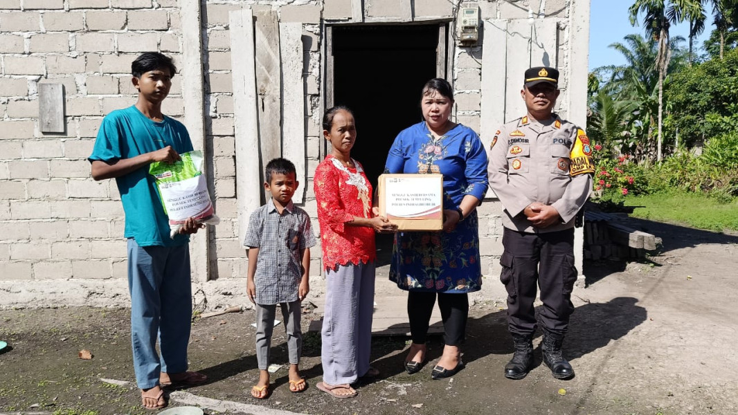 Peduli Sesama, Polsek Tempuling Salurkan Bantuan untuk Anak Yatim