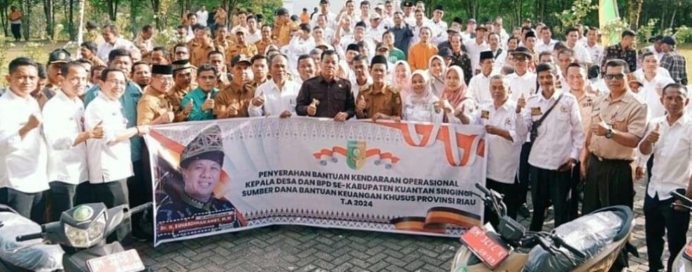 Bupati Kuansing Serahkan 124 Unit Kendaraan Operasional Roda Dua Untuk Kepala Desa dan Ketua BPD