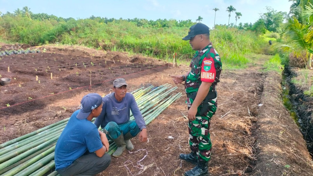 Pengawasan SDM, Babinsa Koramil 06/Kateman Himbau Warga Tagaraja Jaga Lingkungan dan Cegah Karhutla