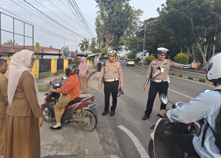 Satlantas Polres Inhu Sosialisasi dan Tertibkan Kendaraan Pelajar SMKN 1 Rengat