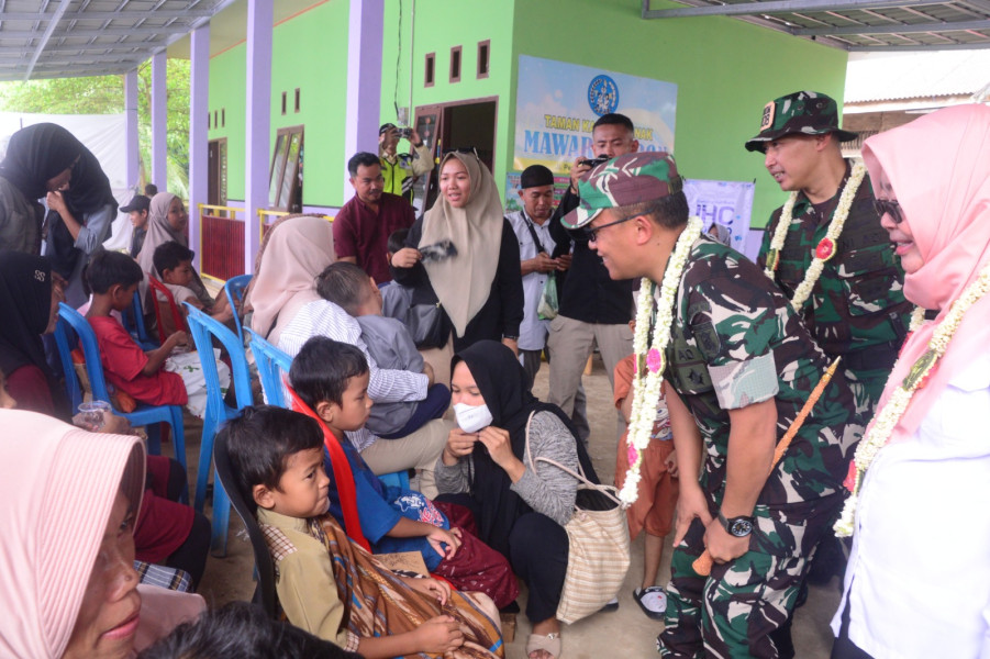 Antusias Masyarakat Serbu Bakti Sosial  Pembukaan TMMD ke-121 Kodim 1008/Tabalong