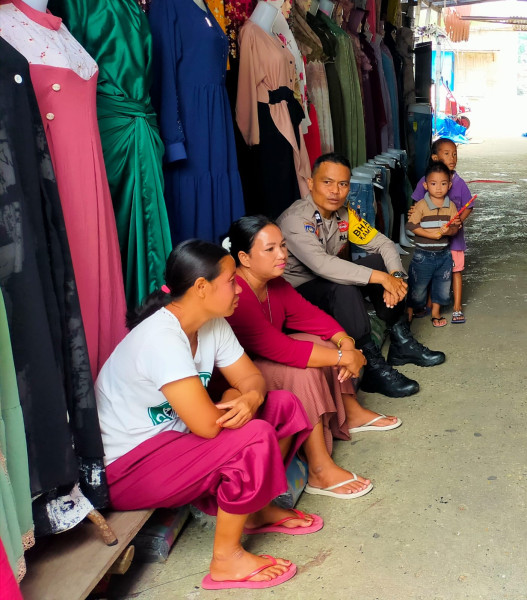 Patroli Sambang, Bhabinkamtibmas Lajau Ajak Warga Jaga Kondusifitas Keamanan