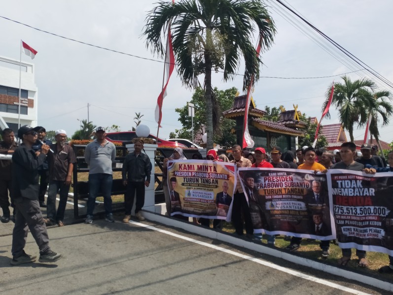 Pemuda Peduli Inhu Gelar Aksi Damai ke Kejari Inhu, Tuntut Pengembalian Lahan Sitaan PKH
