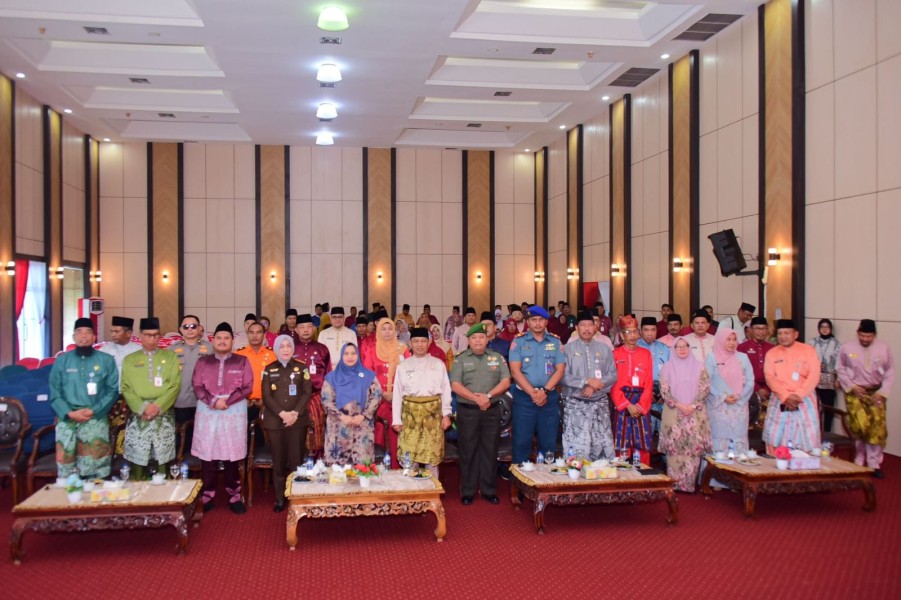 HUT ke-80 RI, Bupati Bengkalis dan Forkopimda Dengarkan Pidato Kenegaraan Presiden Prabowo